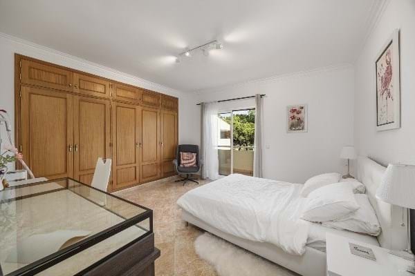 Image No.10-4 Bed Townhouse for sale