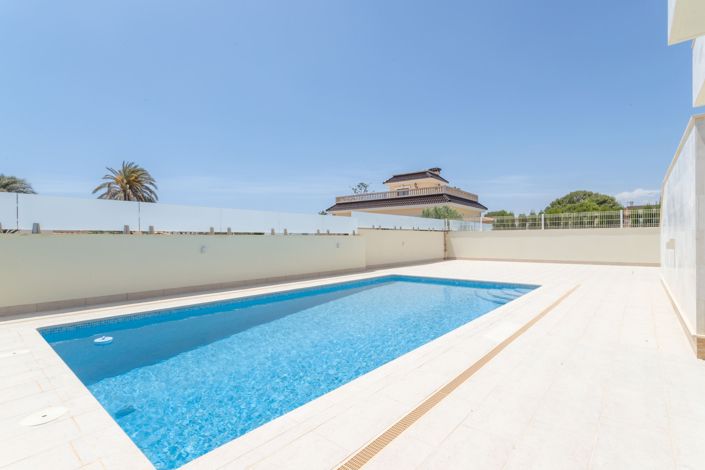 Image No.1-4 Bed Villa for sale
