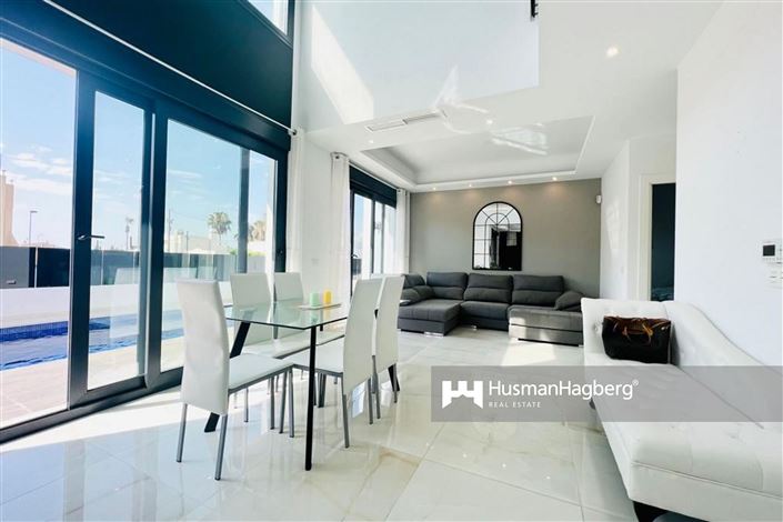 Image No.3-Villa de 4 chambres à vendre à Torrevieja