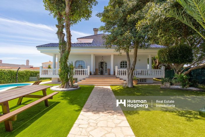 Image No.1-4 Bed Villa for sale
