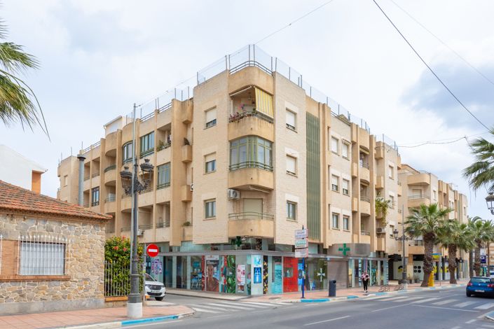 Image No.1-4 Bed Apartment for sale