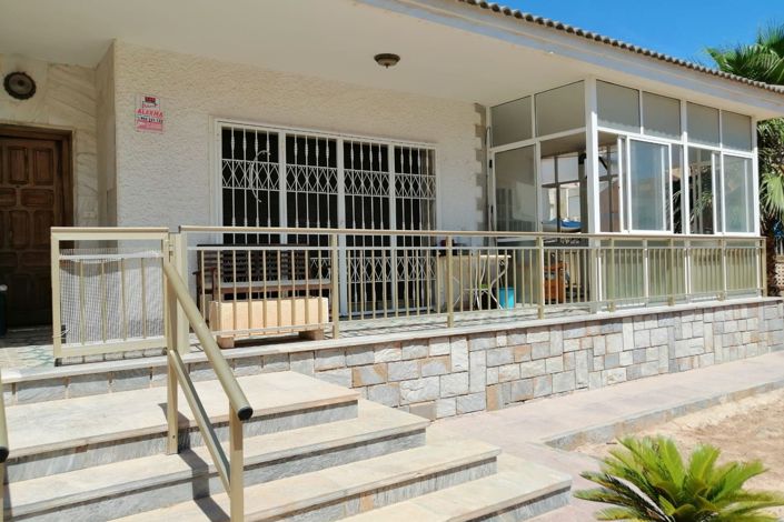 Image No.1-4 Bed Villa for sale