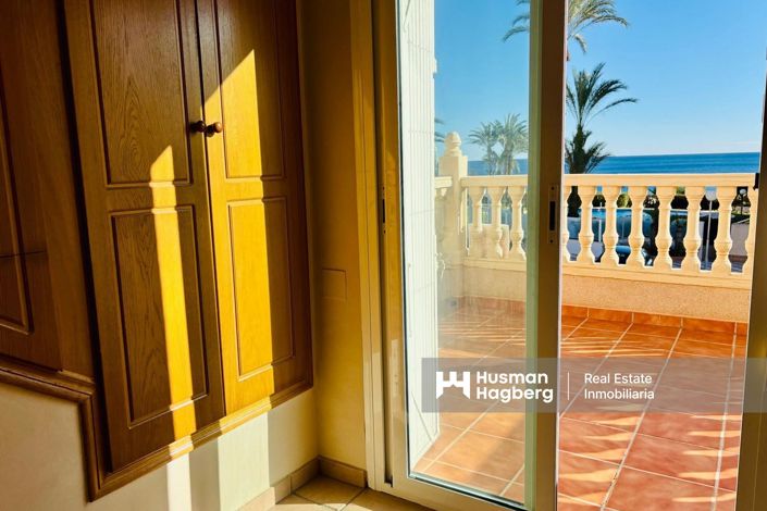 Image No.10-3 Bed Townhouse for sale