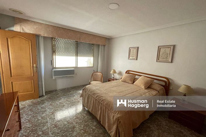 Image No.18-4 Bed Apartment for sale