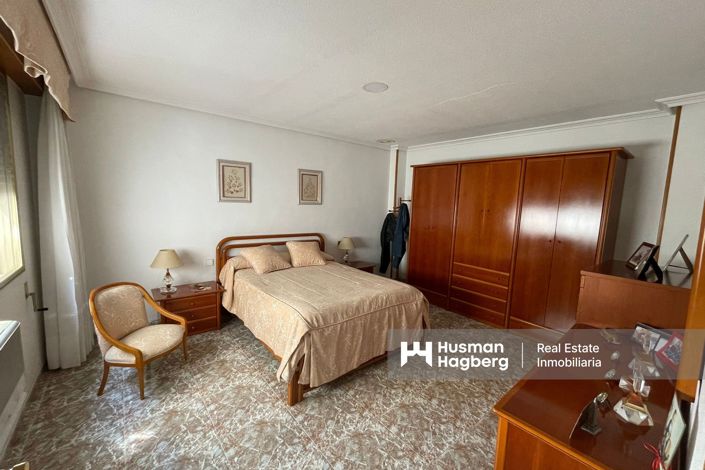 Image No.19-4 Bed Apartment for sale