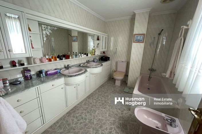 Image No.21-4 Bed Apartment for sale