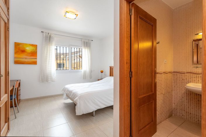 Image No.12-3 Bed Townhouse for sale