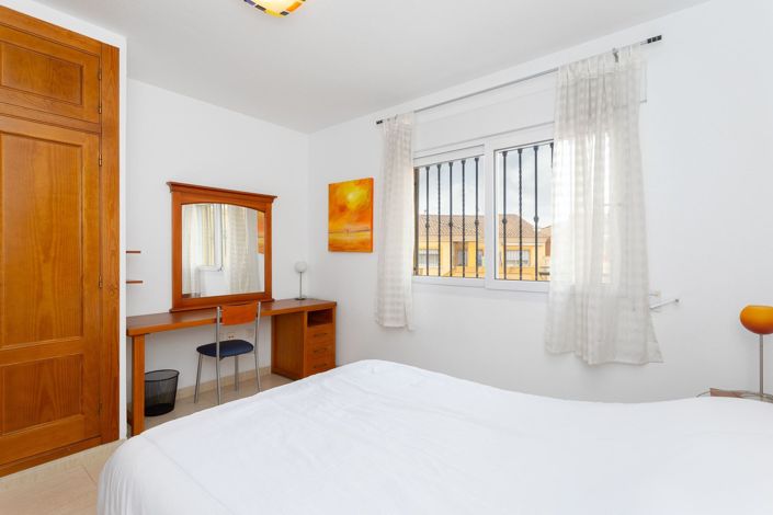 Image No.14-3 Bed Townhouse for sale