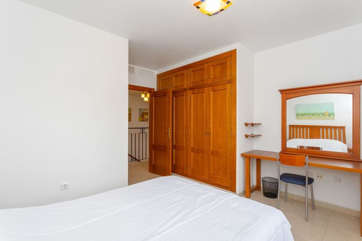 Image No.15-3 Bed Townhouse for sale