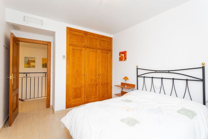 Image No.17-3 Bed Townhouse for sale