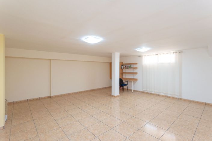 Image No.28-3 Bed Townhouse for sale