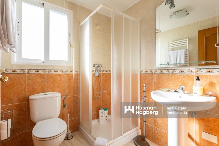 Image No.17-3 Bed Townhouse for sale