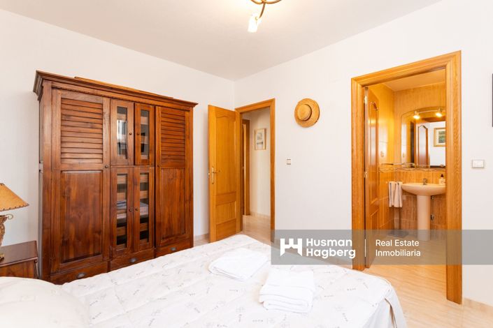 Image No.19-3 Bed Townhouse for sale