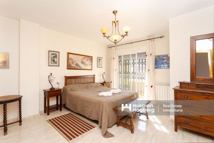 Image No.21-3 Bed Townhouse for sale