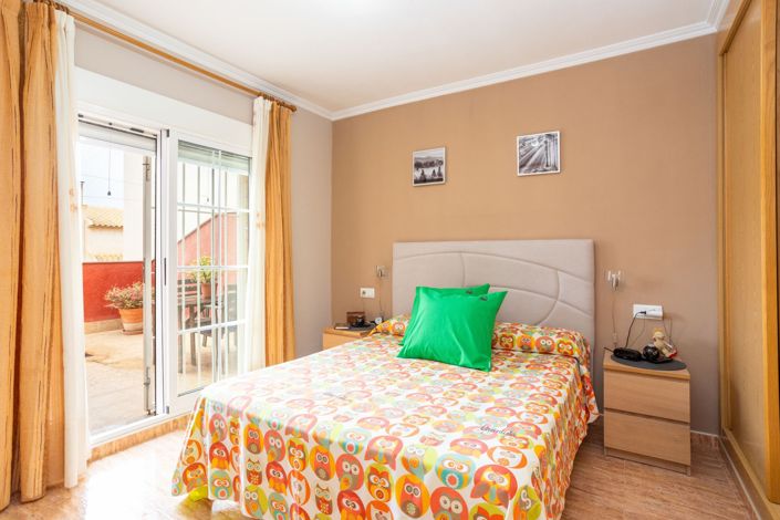 Image No.14-4 Bed Townhouse for sale