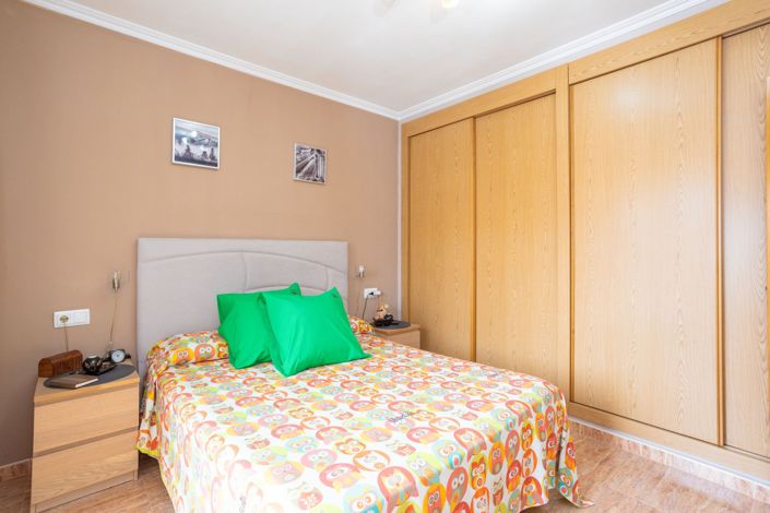 Image No.15-4 Bed Townhouse for sale