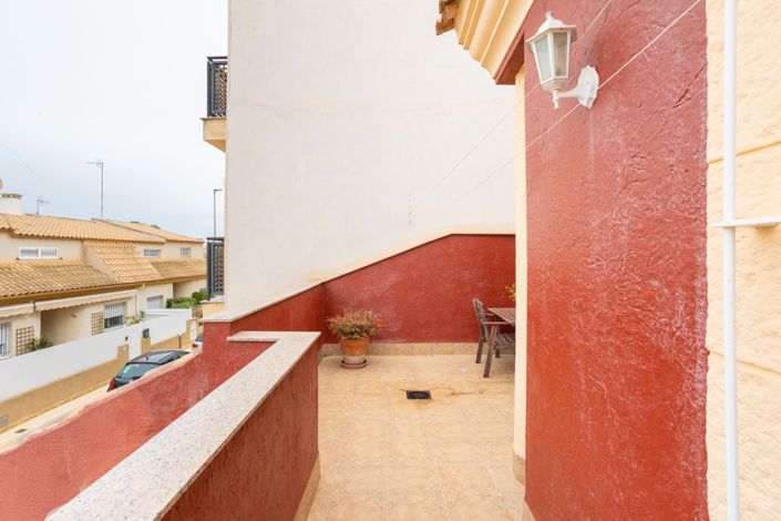 Image No.17-4 Bed Townhouse for sale