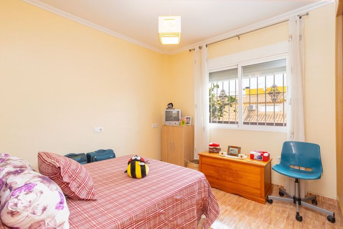 Image No.18-4 Bed Townhouse for sale