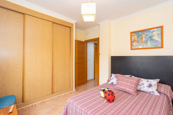 Image No.19-4 Bed Townhouse for sale