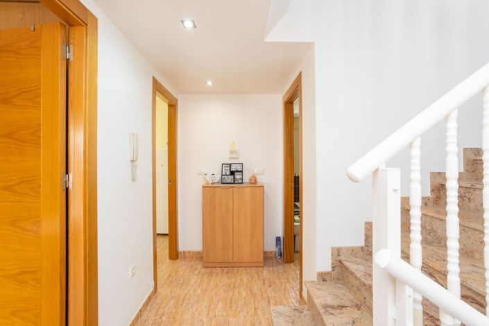 Image No.20-4 Bed Townhouse for sale