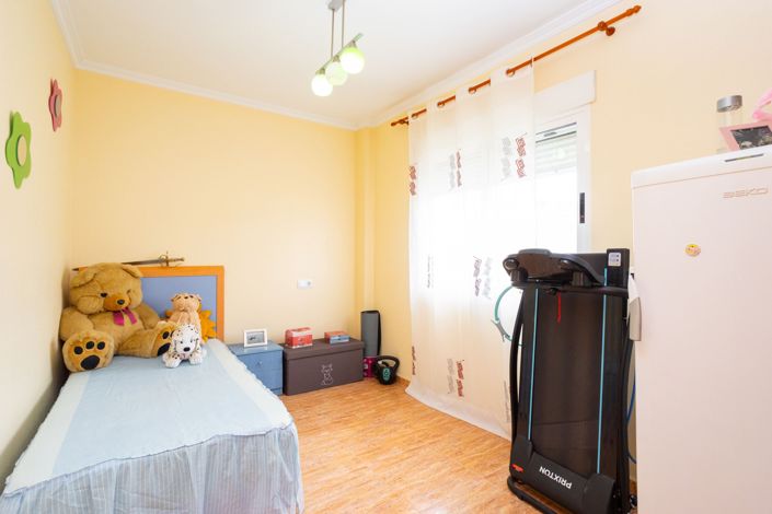 Image No.21-4 Bed Townhouse for sale