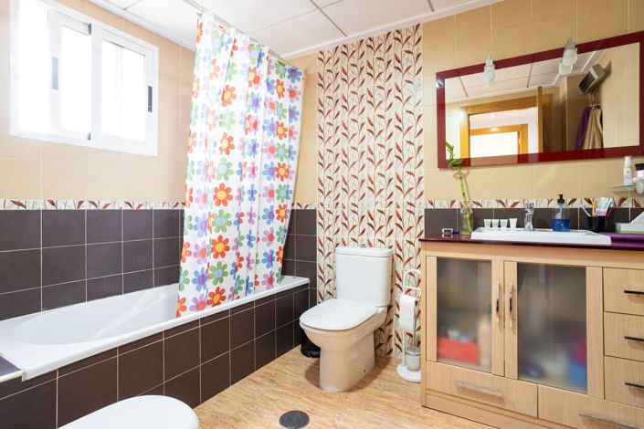 Image No.22-4 Bed Townhouse for sale