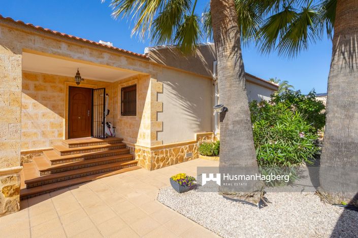 Image No.1-4 Bed Villa for sale