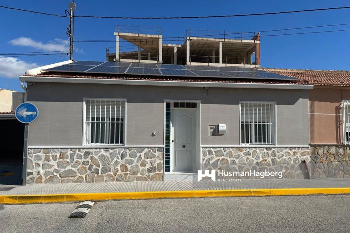 Image No.1-4 Bed Townhouse for sale