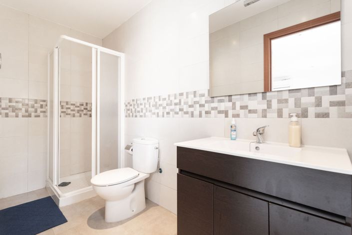 Image No.24-4 Bed Townhouse for sale