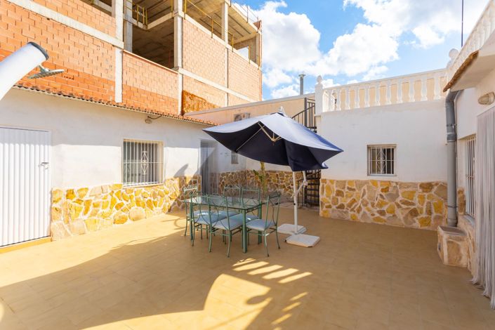 Image No.33-4 Bed Townhouse for sale