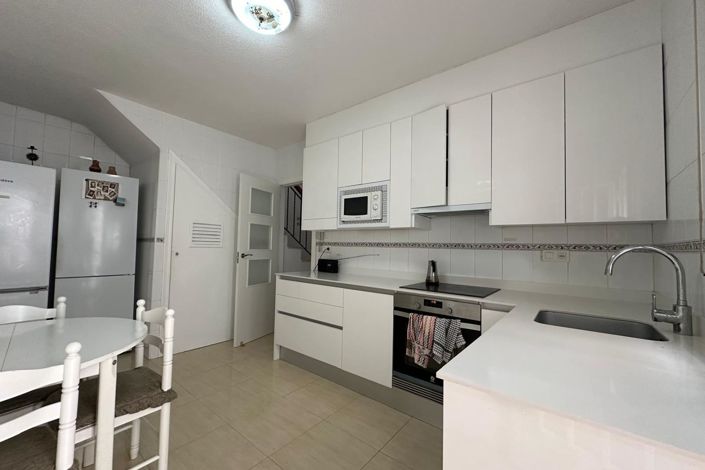 Image No.10-4 Bed Townhouse for sale