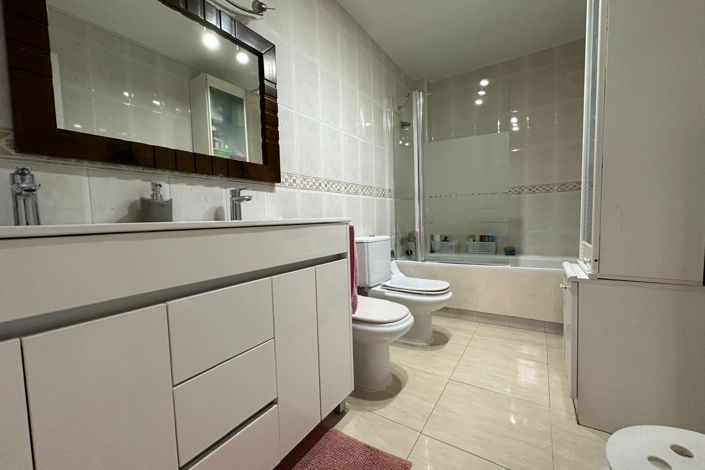 Image No.14-4 Bed Townhouse for sale