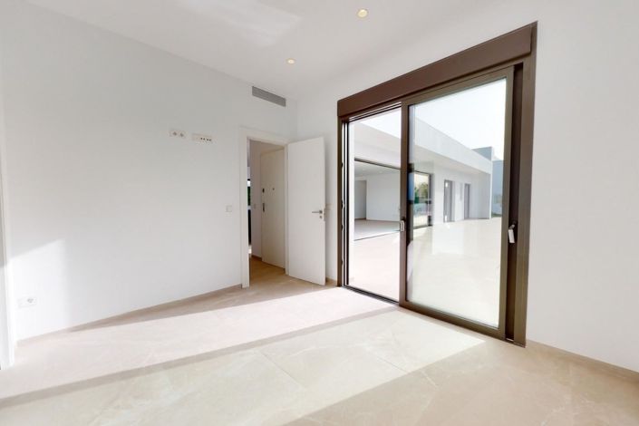 Image No.14-3 Bed Villa for sale