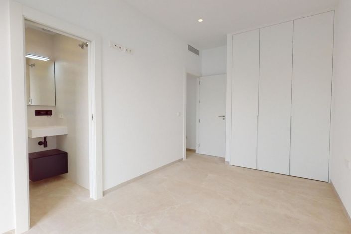 Image No.9-3 Bed Villa for sale