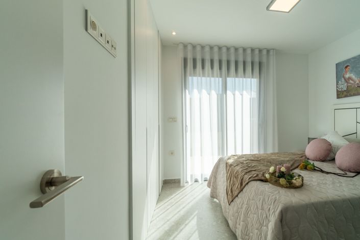 Image No.24-3 Bed Apartment for sale