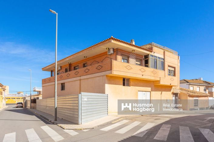 Image No.1-4 Bed Villa for sale