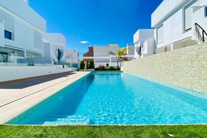 Image No.1-3 Bed Townhouse for sale