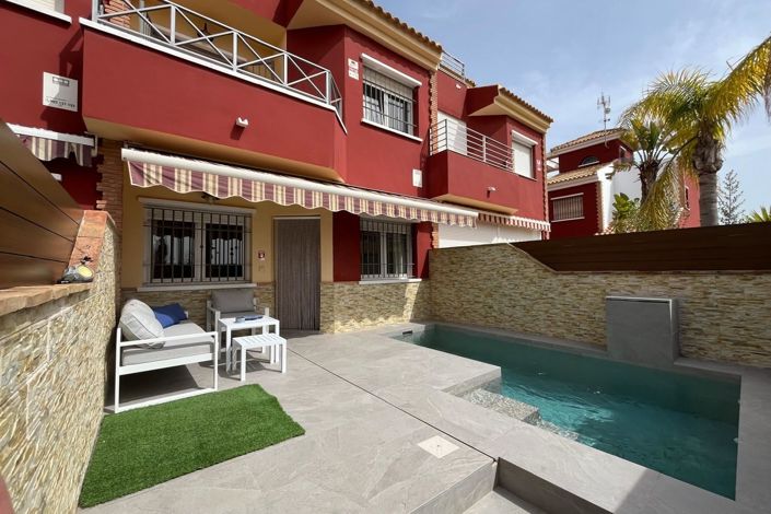 Image No.1-4 Bed Townhouse for sale