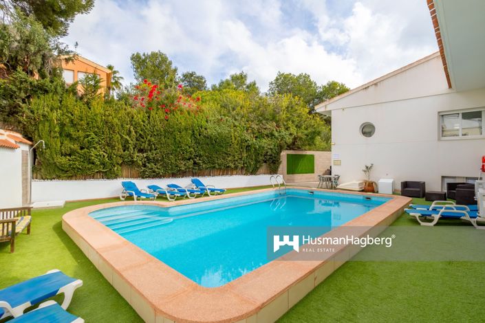 Image No.1-8 Bed Villa for sale