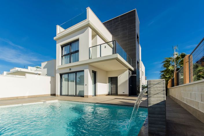 Image No.1-4 Bed Villa for sale