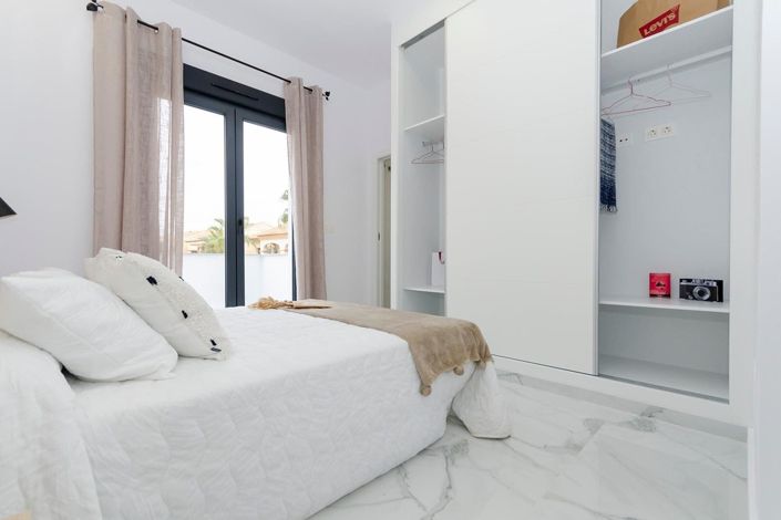 Image No.19-3 Bed Villa for sale