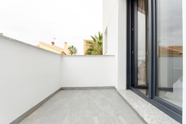 Image No.26-3 Bed Villa for sale