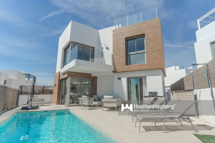 Image No.1-4 Bed Villa for sale