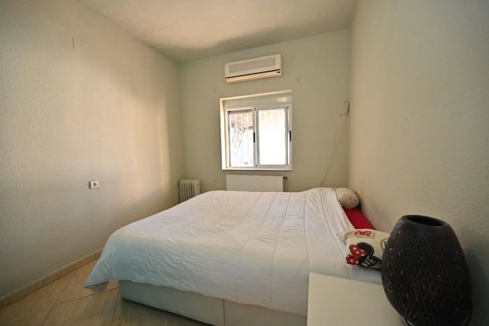 Image No.15-2 Bed Townhouse for sale