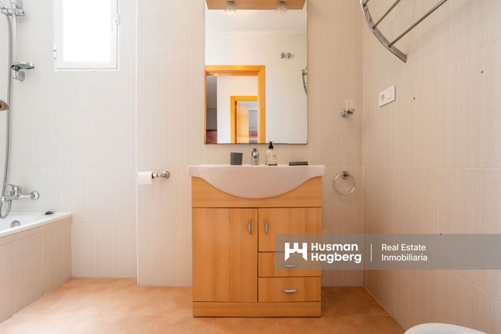 Image No.19-3 Bed Townhouse for sale