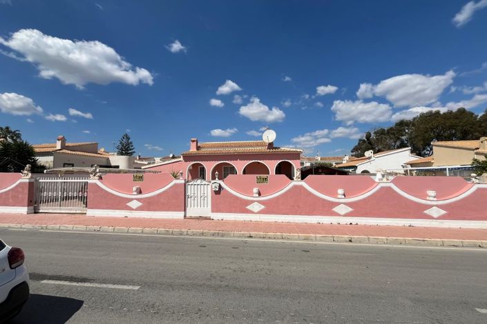 Image No.1-4 Bed Villa for sale