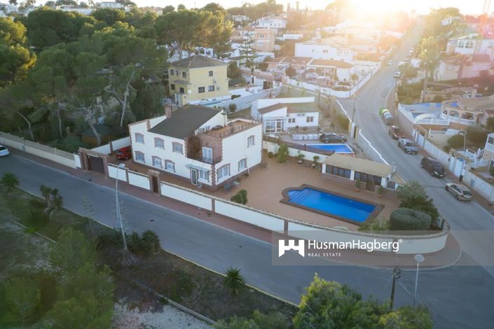 Image No.1-7 Bed Villa for sale