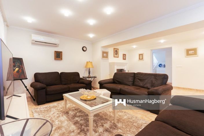 Image No.12-7 Bed Villa for sale