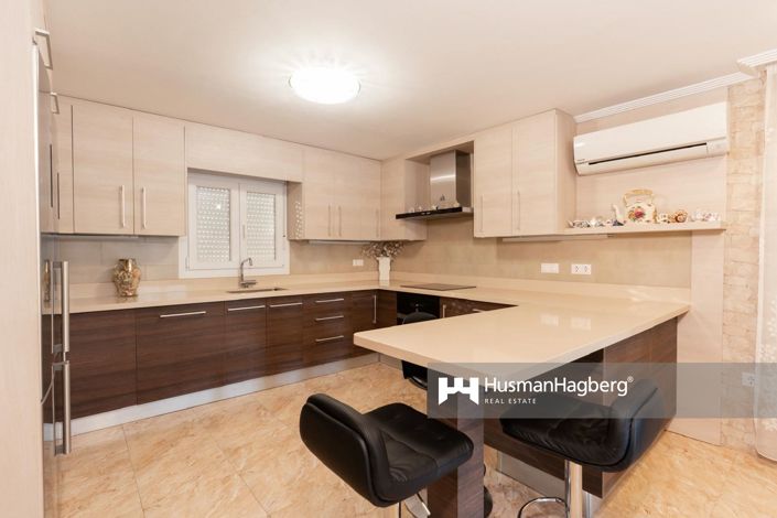 Image No.17-7 Bed Villa for sale