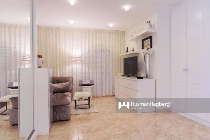 Image No.9-7 Bed Villa for sale